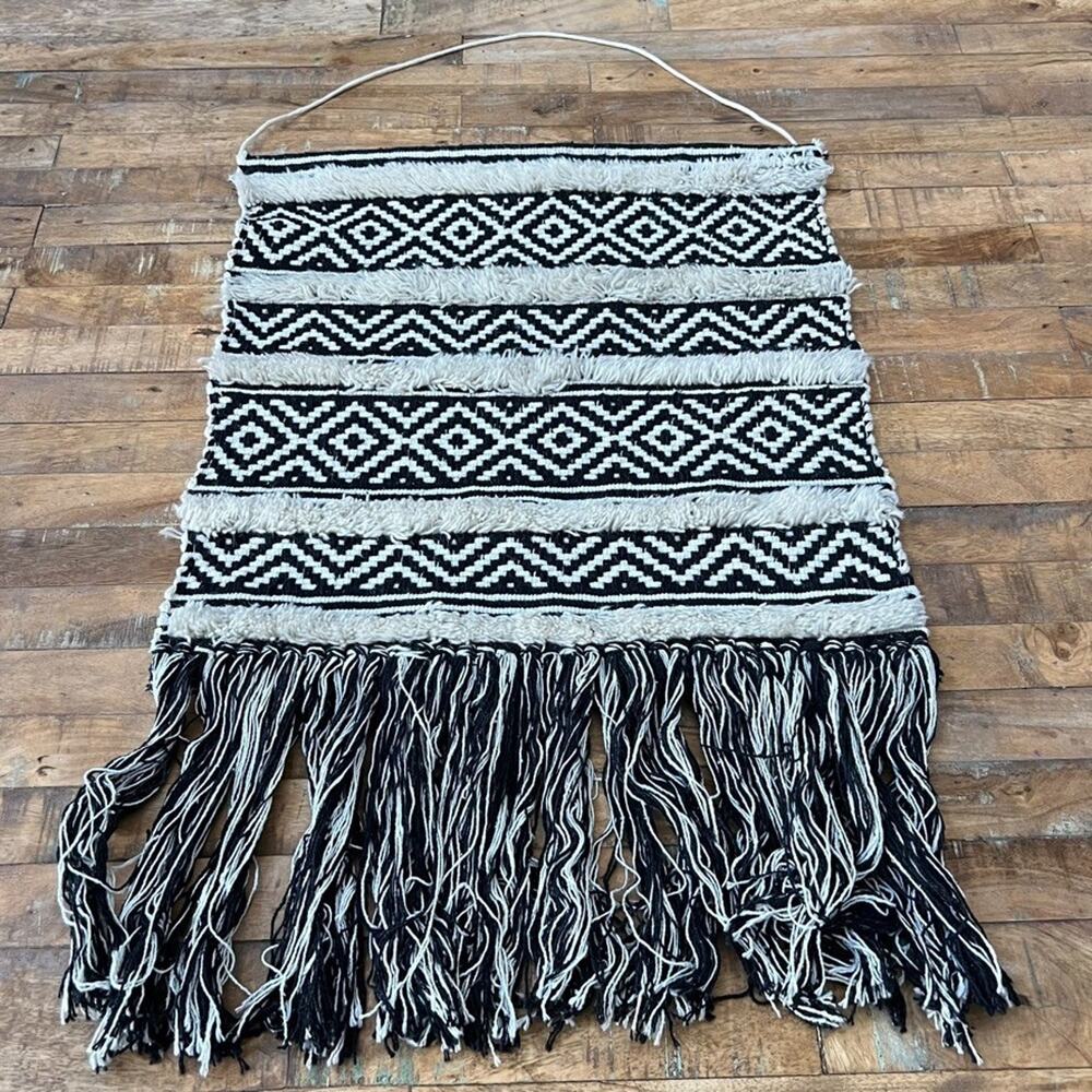 Tapestry Rug Wall Hanging 28" Southwest Macrame Feel Fringe Tassel Black White